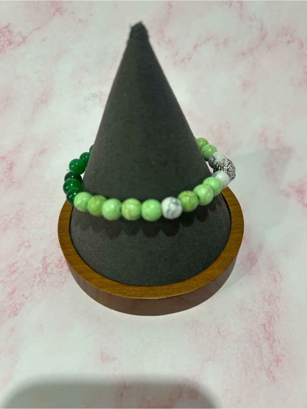 Green and White Beaded Lion Head Stretch Bracelet